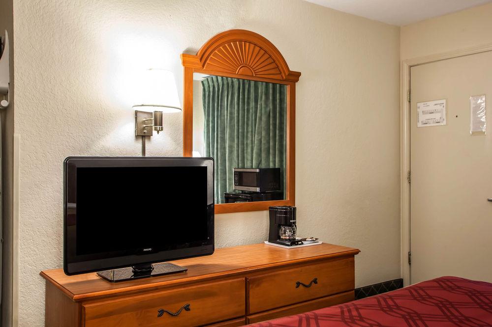 Economy Inn & Suites Hannibal Eksteriør billede