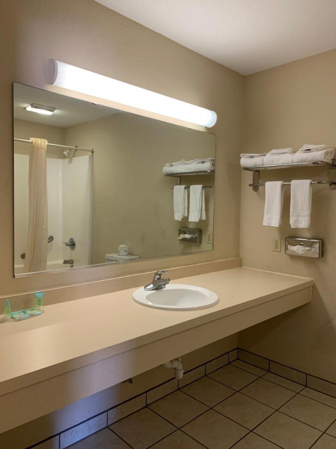 Economy Inn & Suites Hannibal Eksteriør billede