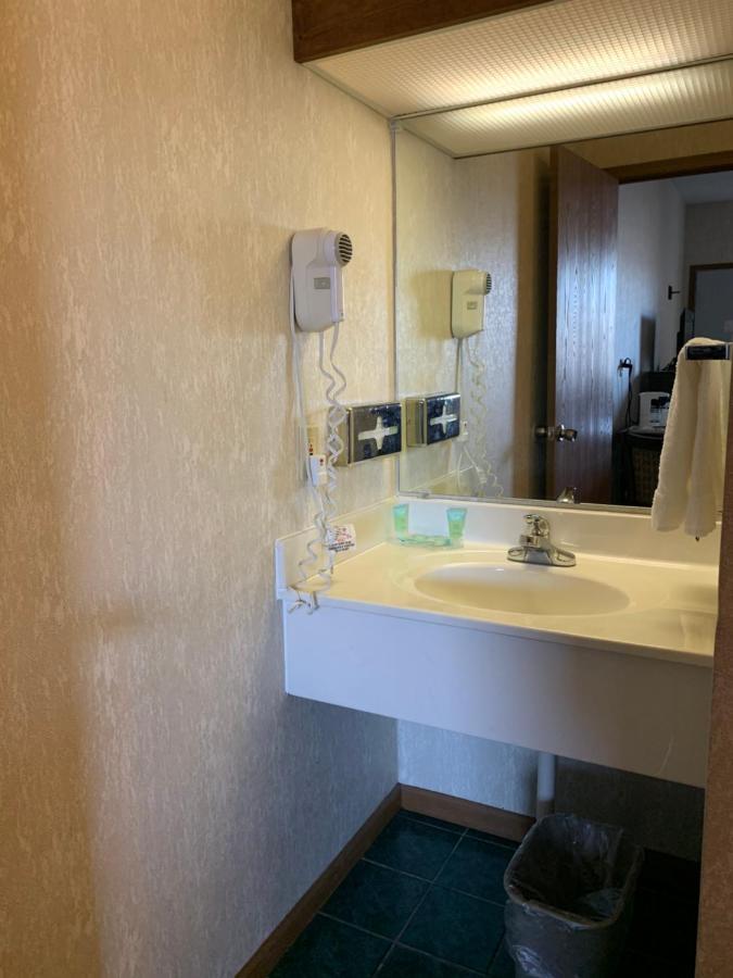 Economy Inn & Suites Hannibal Eksteriør billede